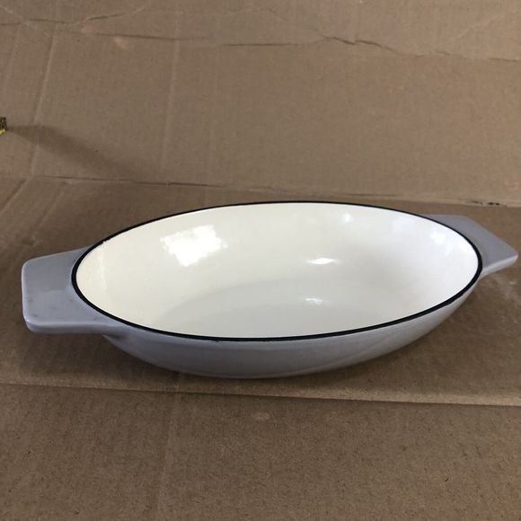 Martha Stewart  enameled cast iron oval casserole 10.5 InX 6.25 In X 2 In - Picture 2 of 8